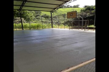 Foto - REFORMA EM ANDAMENTO DA QUADRA DE ESPORTES DA ESCOLA MUNICIPAL GERALDO FERREIRA DAS CHAGAS LOCALIZAD